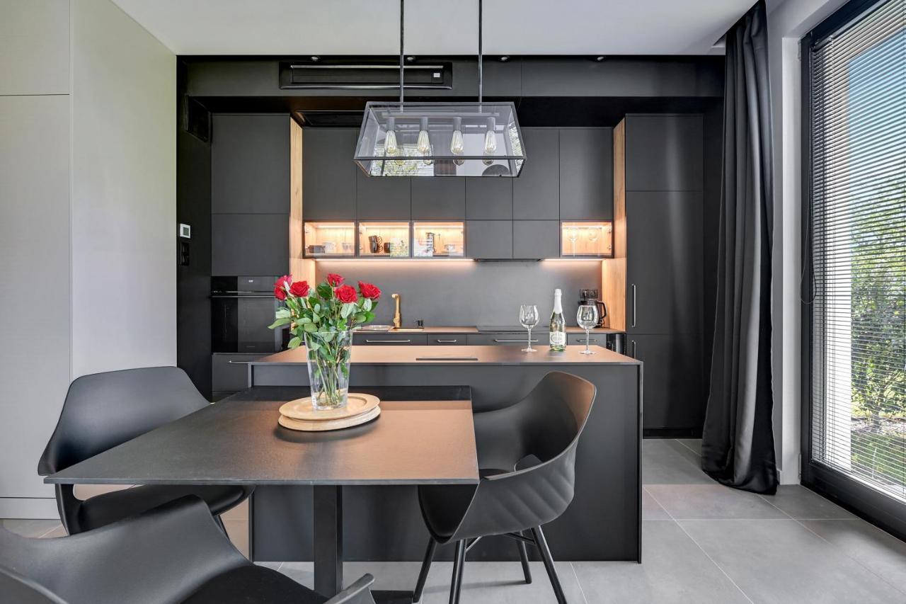 Botanica Premium Apartments กดัญสก์ ภายนอก รูปภาพ